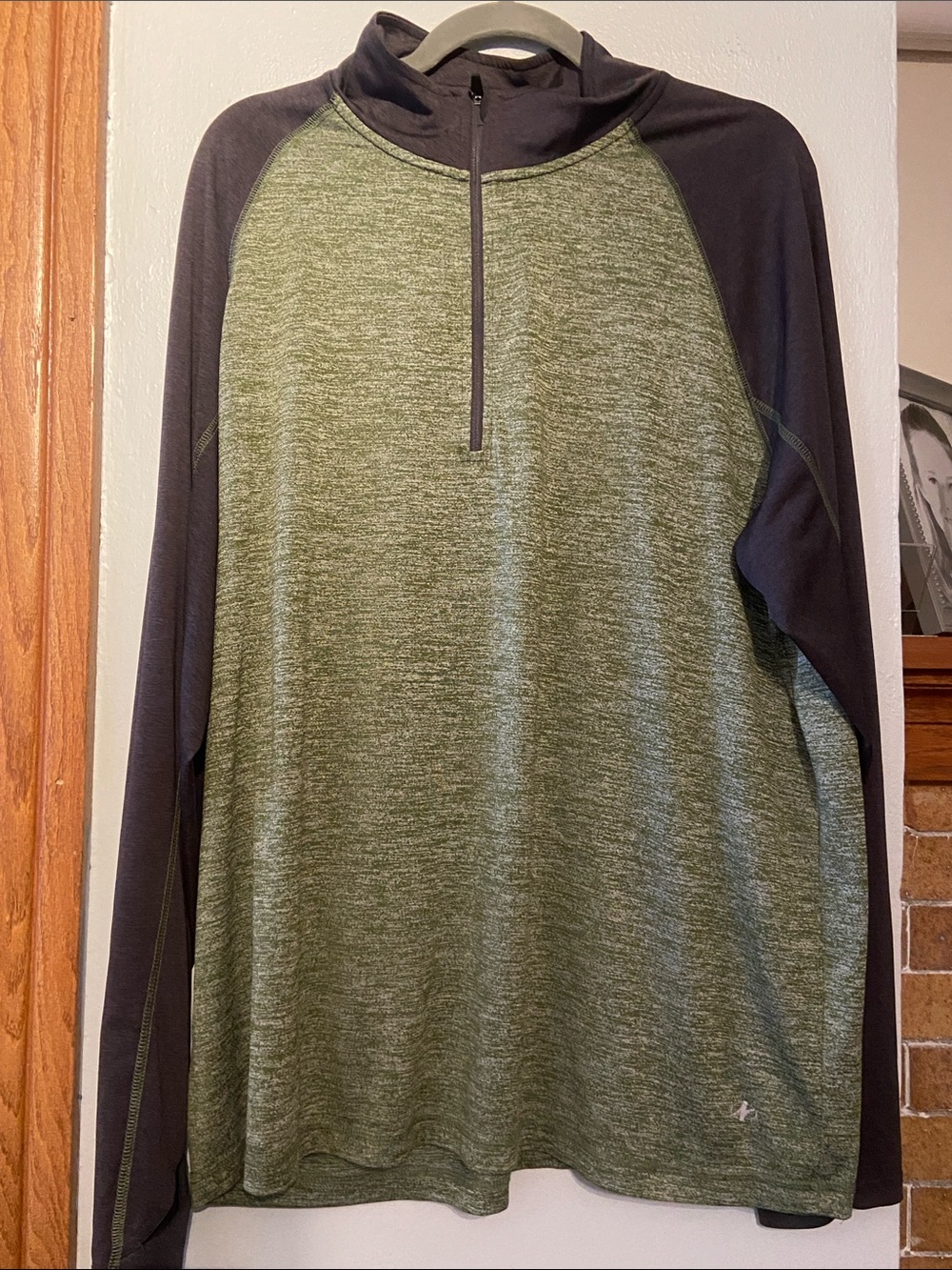 Nordic Track XL performance long sleeve gray and green EUC